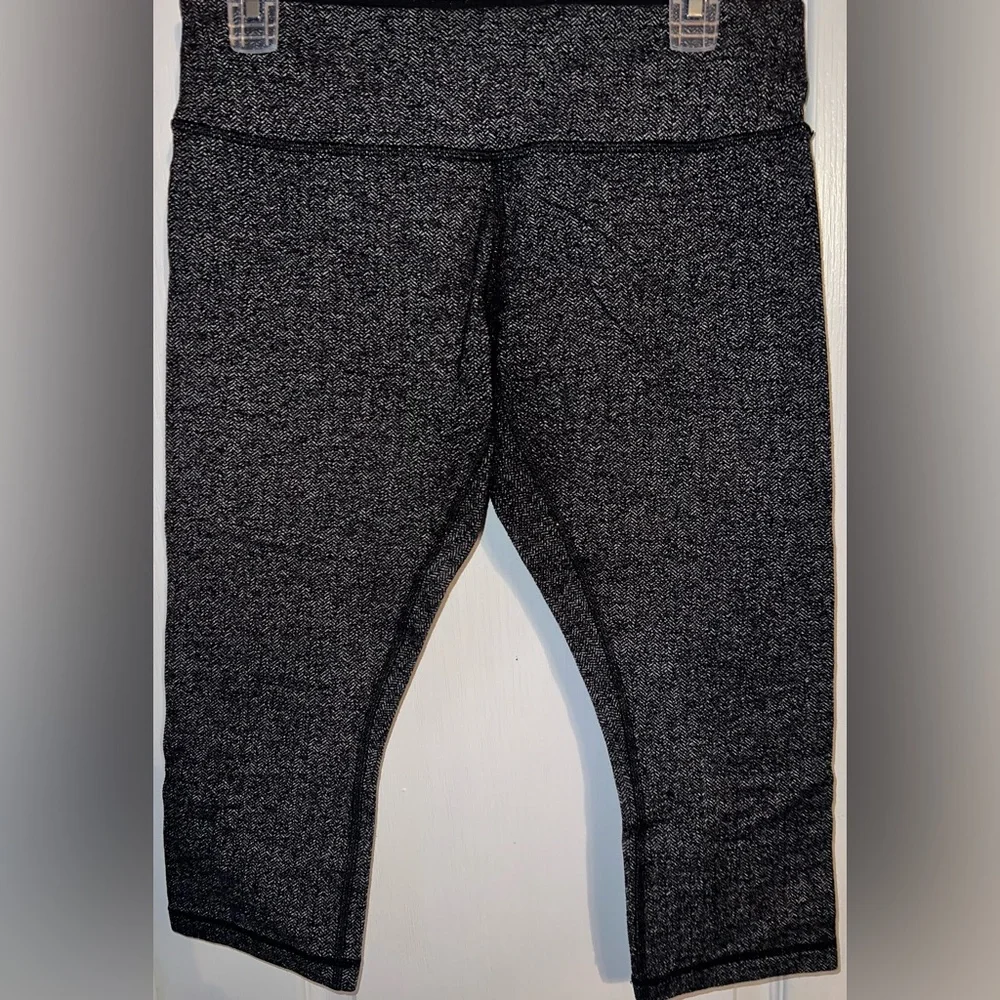 Lululemon Heathered Herringbone Capri Leggings Size 10